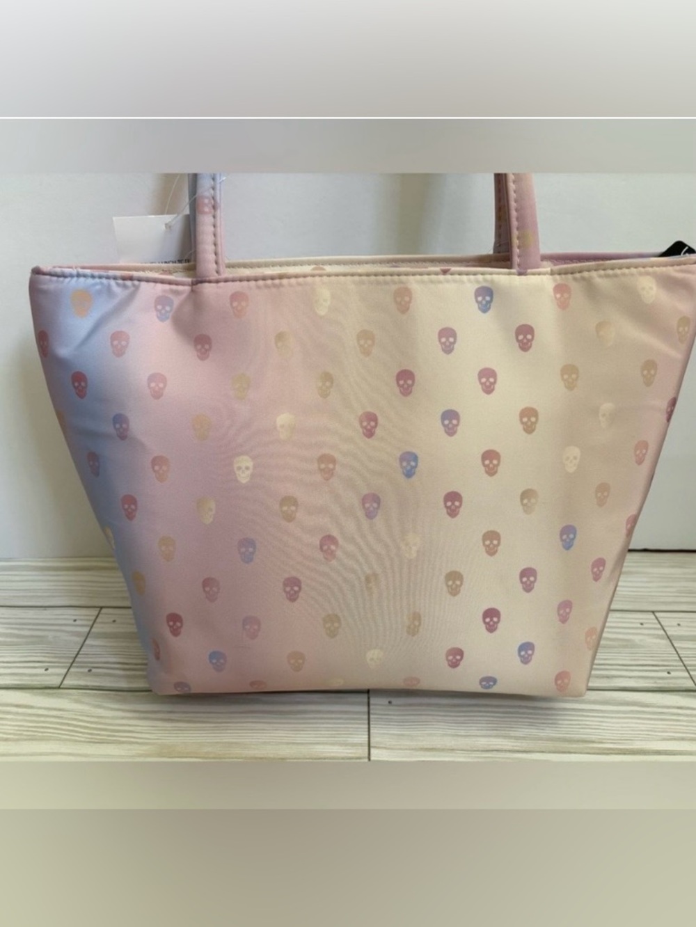 NWT Betsey Johnson Pastel Multicolor Ombré Skull Insulated Lunch Tote - Picture 5 of 7